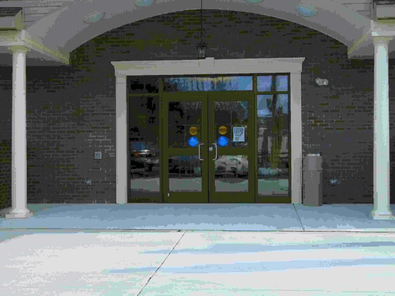 Fully accessible entrance