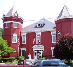photo of front of Summers County Court House